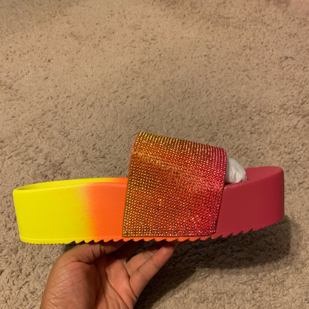 Ombré platform slides